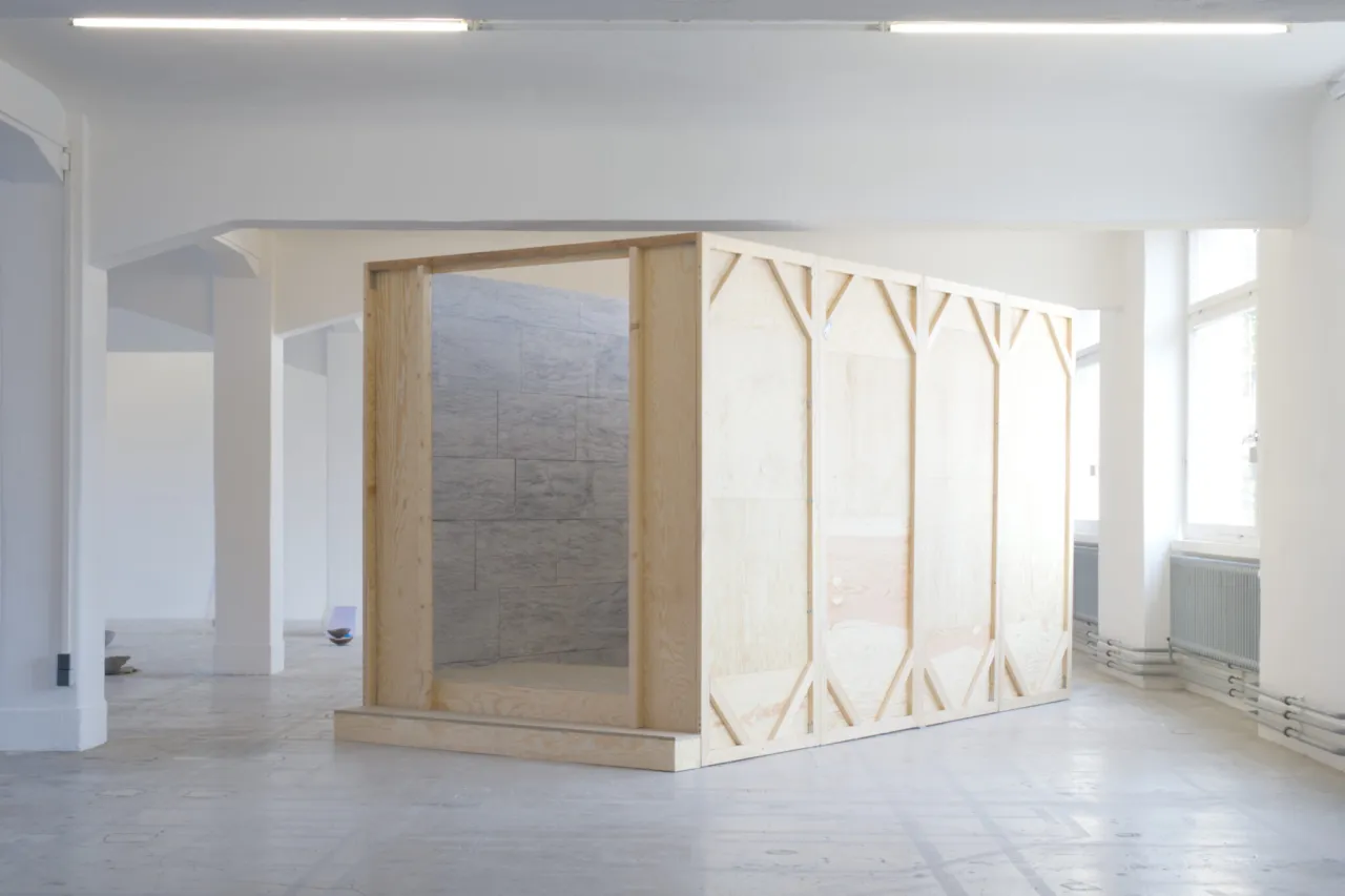 Clarissa Kassai, Between two Deaths, 2024. Foto: Ausstellungsansicht „OK BYE“, Künstlerhaus Stuttgart, 2024.
