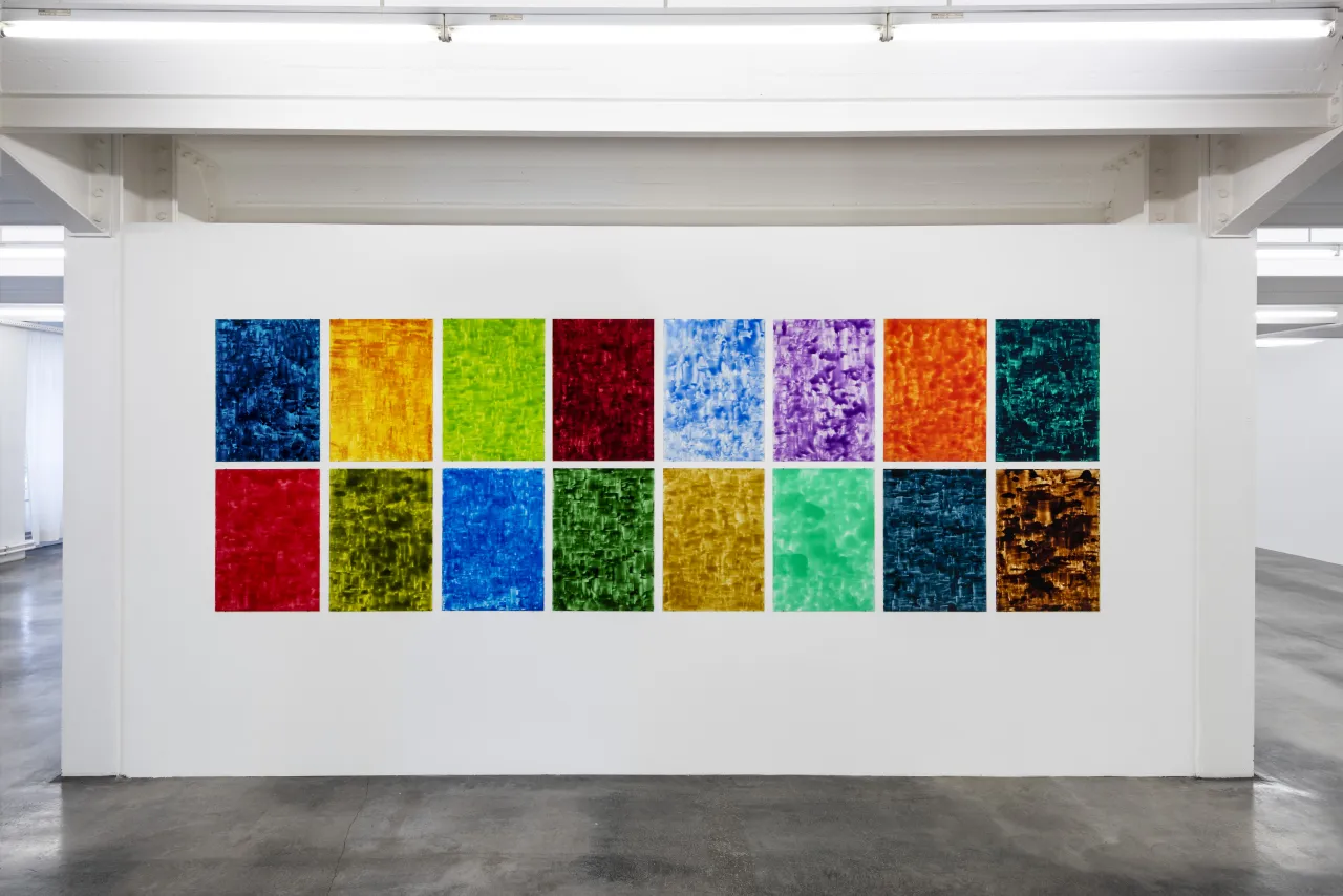 Sunah Choi, Große Fenster, 2021, 16 painted glass panels, each 77,5 × 55,7 cm, total dimensions: 160 × 477 cm, courtesy: the artist, © Kunstverein Reutlingen, photo: Frank Kleinbach